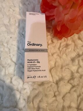 The Ordinary Hydrating Serum Pack - White with Coral Accent